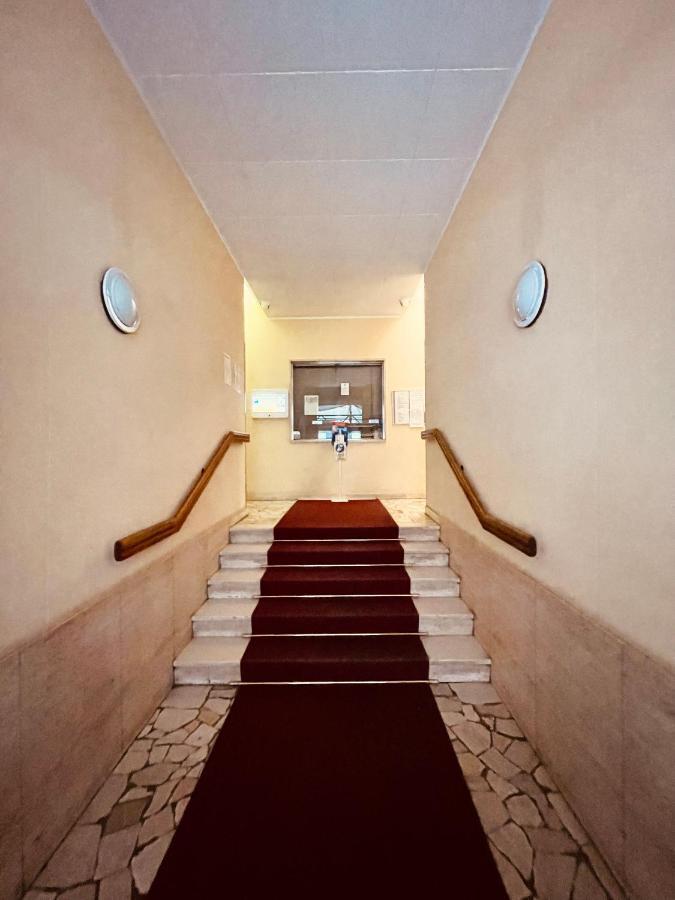 Nicole's Appartament-a 15 Min Dal Duomo Apartamento Milán